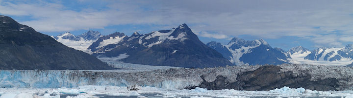 Les glaciers se jettent dans l'océan à Prince William sound.