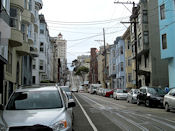 Les rues de San Francisco sont souvent très pentues.