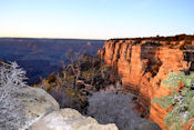 La largeur du Grand Canyon varie de 5,5 à 30 km.